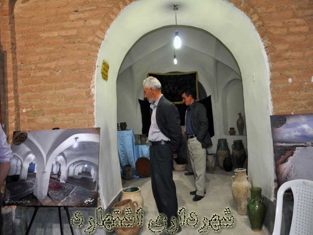 نمایی از نمایشگاه اسناد و آثار قدیمی اشتهارد 